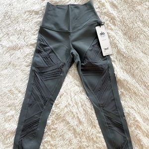 NEW Alo Yoga Ultimate High Waist Legging, Concrete